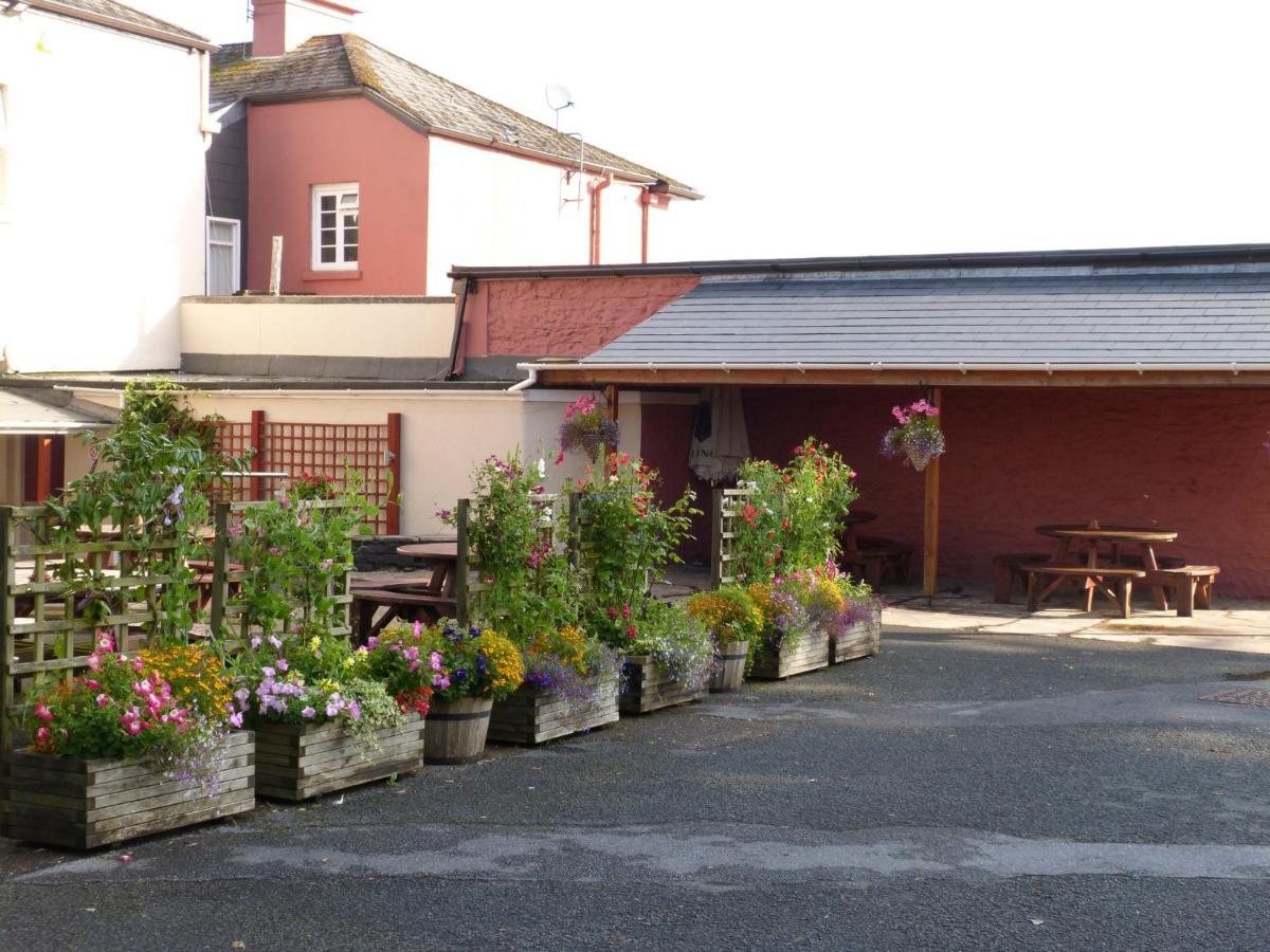 The Railway Inn Galmpton Esterno foto